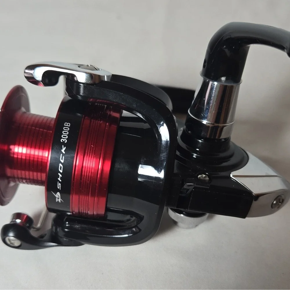 Daiwa Shock 3000B Spinning Reel Black Red Silver 8lb/240yd 10lb/200yd Capacity